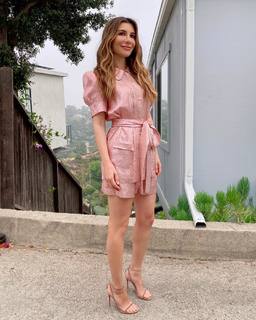 Nasim Pedrad feet photo thumbnail