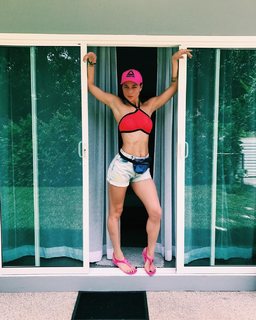 Nastasya Samburskaya feet photo thumbnail