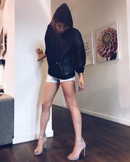 Nastasya Samburskaya feet photo thumbnail