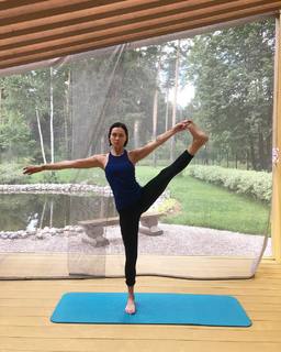 Nastasya Samburskaya feet photo thumbnail