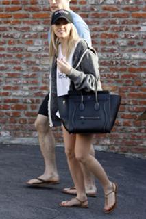 Nastia Liukin feet photo thumbnail