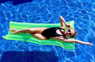 Nastia Liukin feet photo thumbnail