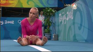 Nastia Liukin feet photo thumbnail