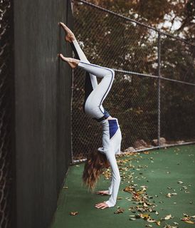 Nastia Liukin feet photo thumbnail