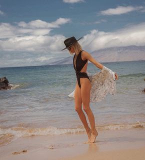 Nastia Liukin feet photo thumbnail