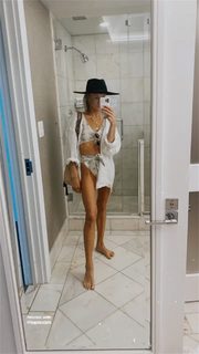 Nastia Liukin feet photo thumbnail