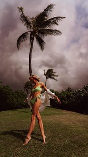 Nastia Liukin feet photo thumbnail