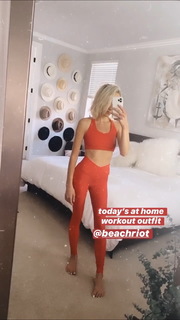 Nastia Liukin feet photo thumbnail