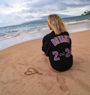 Nastia Liukin feet photo thumbnail