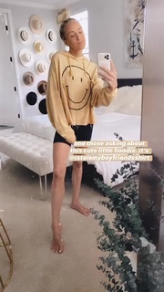 Nastia Liukin feet photo thumbnail