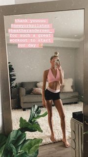 Nastia Liukin feet photo thumbnail