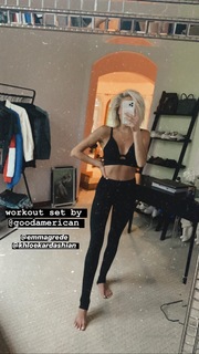 Nastia Liukin feet photo thumbnail