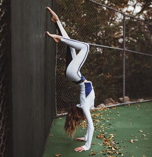 Nastia Liukin feet photo thumbnail