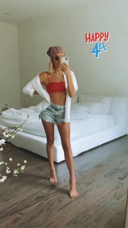 Nastia Liukin feet photo thumbnail