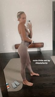 Nastia Liukin feet photo thumbnail