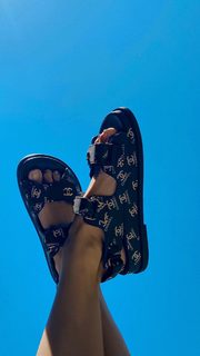 Nastia Liukin feet photo thumbnail