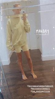 Nastia Liukin feet photo thumbnail