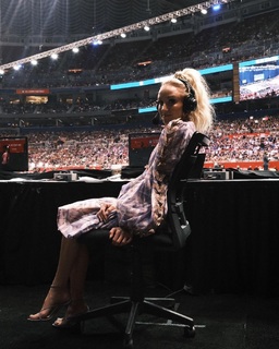 Nastia Liukin feet photo thumbnail