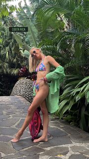 Nastia Liukin feet photo thumbnail