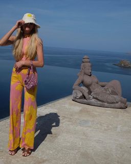 Nastia Liukin feet photo thumbnail