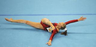 Nastia Liukin feet photo thumbnail