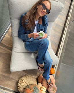 Nastia Liukin feet photo thumbnail