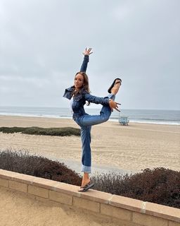 Nastia Liukin feet photo thumbnail