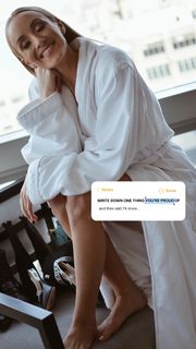 Nastia Liukin feet photo thumbnail