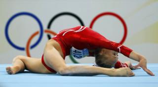 Nastia Liukin feet photo thumbnail