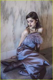 Natalia Dyer feet photo thumbnail