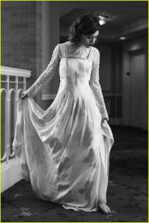 Natalia Dyer feet photo thumbnail