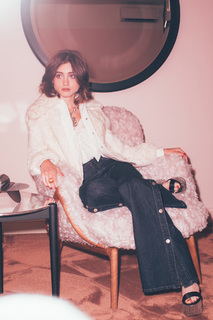 Natalia Dyer feet photo thumbnail