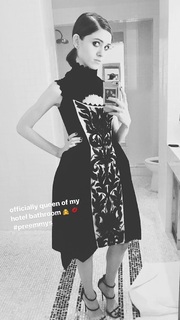 Natalia Dyer feet photo thumbnail