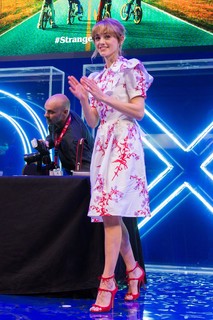 Natalia Dyer feet photo thumbnail