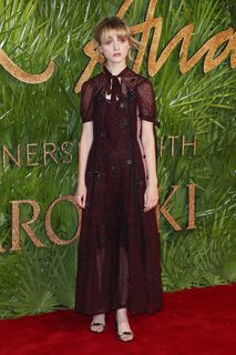 Natalia Dyer feet photo thumbnail