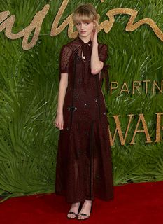 Natalia Dyer feet photo thumbnail