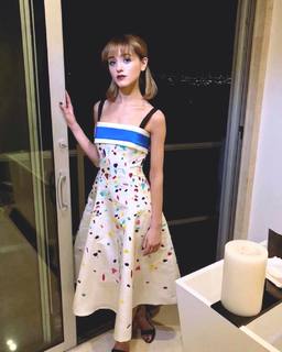 Natalia Dyer feet photo thumbnail