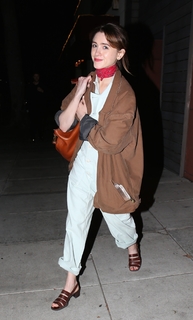 Natalia Dyer feet photo thumbnail
