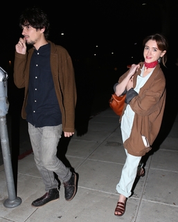 Natalia Dyer feet photo thumbnail
