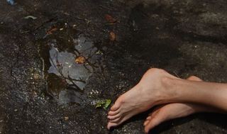 Natalia Dyer feet photo thumbnail