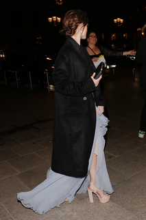 Natalia Dyer feet photo thumbnail