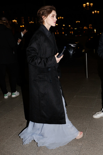 Natalia Dyer feet photo thumbnail