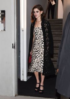 Natalia Dyer feet photo thumbnail