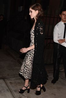 Natalia Dyer feet photo thumbnail