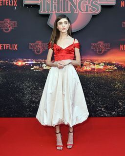 Natalia Dyer feet photo thumbnail