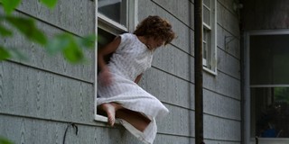 Natalia Dyer feet photo thumbnail