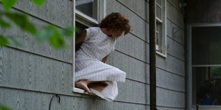 Natalia Dyer feet photo thumbnail