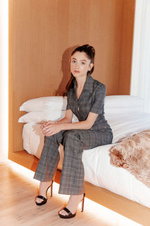 Natalia Dyer feet photo thumbnail