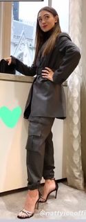 Natalia Dyer feet photo thumbnail