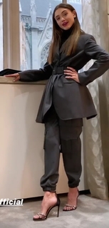Natalia Dyer feet photo thumbnail